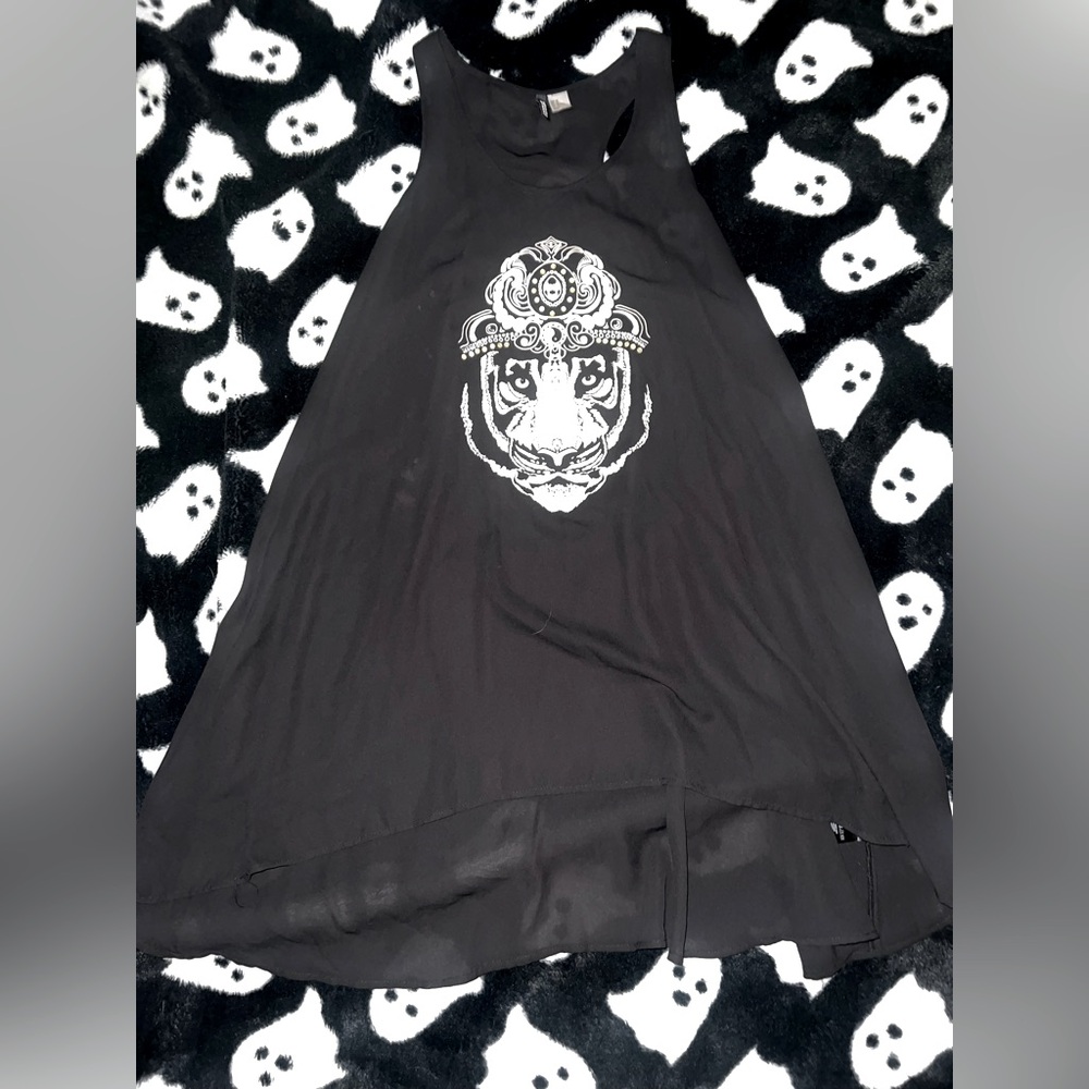 H&M Black Sleeveless Blouse with White Tiger Print